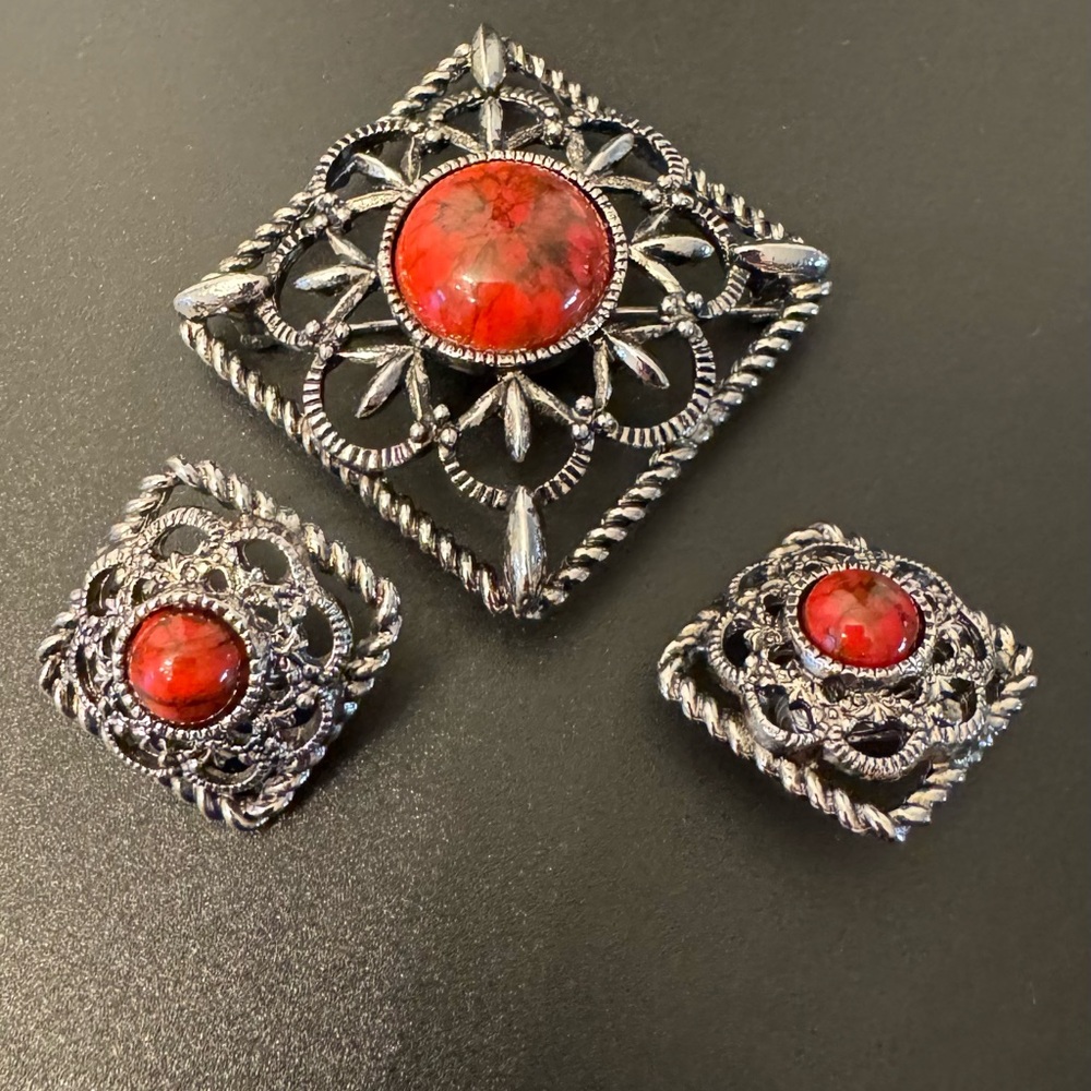 Vintage Sarah Coventry Inca Fire Brooch Earring Set Red Cabochon in Silver 1970s - Picture 2 of 9